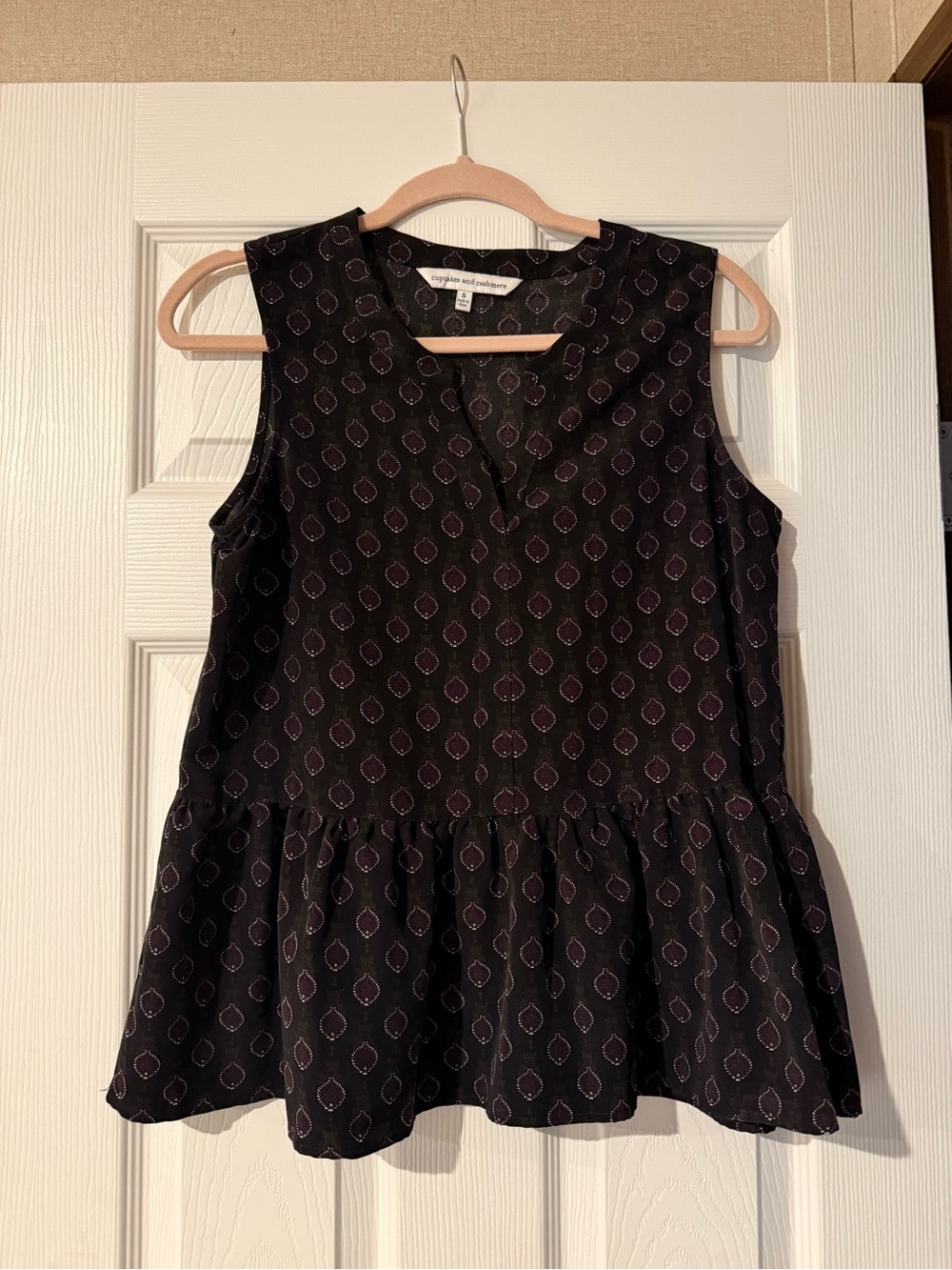 cupcakes & cashmere Black Sleeveless Peplum Camisole with Pink Accent Pattern
